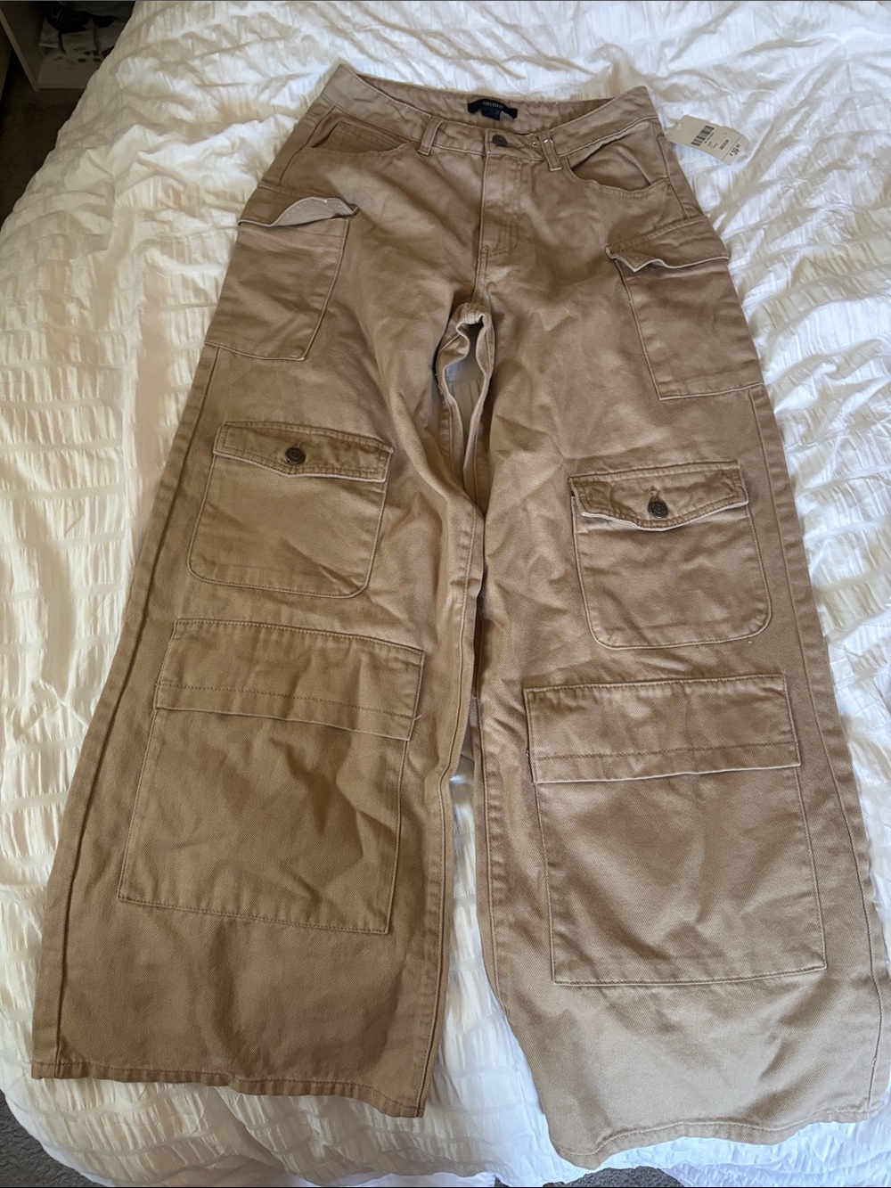 Women's Wide-Leg Cargo Pants in Tan